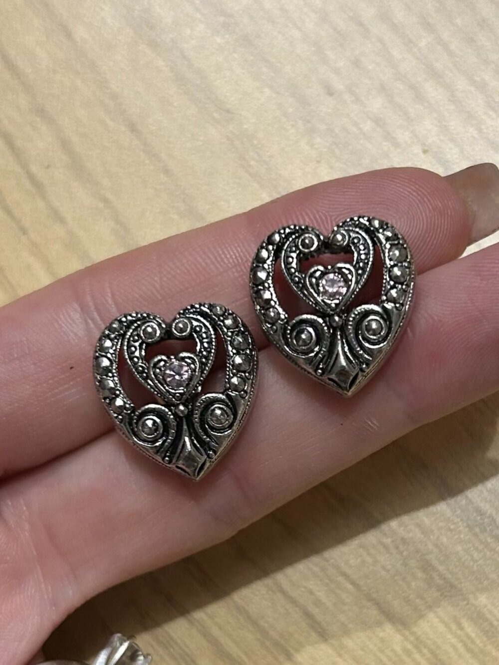 Vintage Avon Silvertone Filigree Heart Post Earrings Pink Rhinestone Marcassite